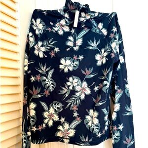 NWOT Gorgeous Vuori Rash Guard!